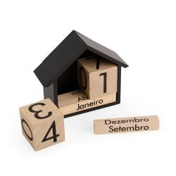 Calendário de Mesa em Madeira Formato Casa Personalizado