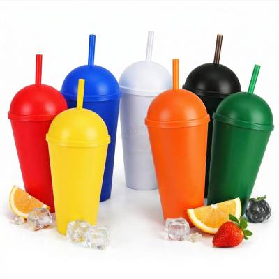 Copo de Plástico 550ml com Tampa Bola e Canudo Personalizado