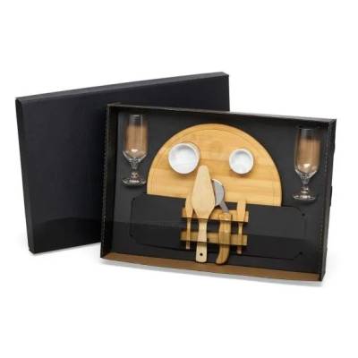 Kit para Pizza e Cerveja com Tábua, Espátulas, Cortador, Taças e Ramekins Personalizado