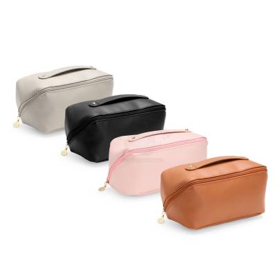 Necessaire em PU com Alça e Abertura 180 Graus Personalizada